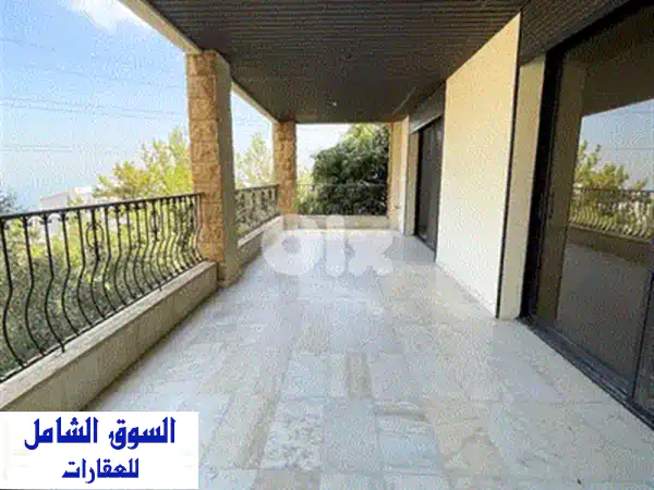 شقة دوبلكس فاخرة للإيجار في ضبية DH31: إطلالة بحرية خلابة ومساحة 260 متر مربع