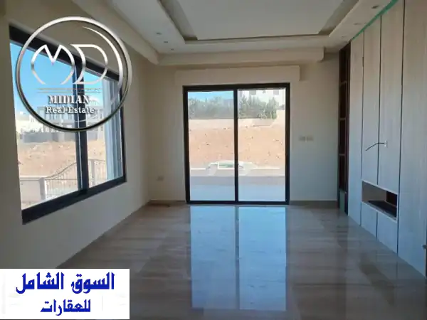 شبه فيلا فاخرة للإيجار بالظهير | 4 نوم | تشطيبات عصرية جديدة لم تسكن