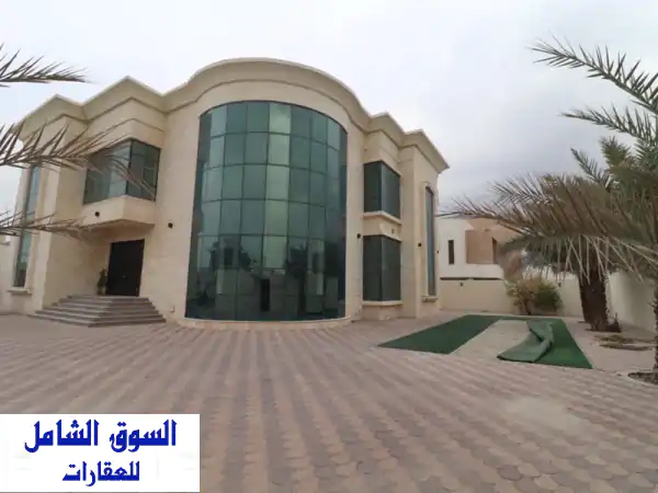 فيلا فاخرة للإيجار في البرشاء جنوب 1 | 5 غرف نوم رخامية...