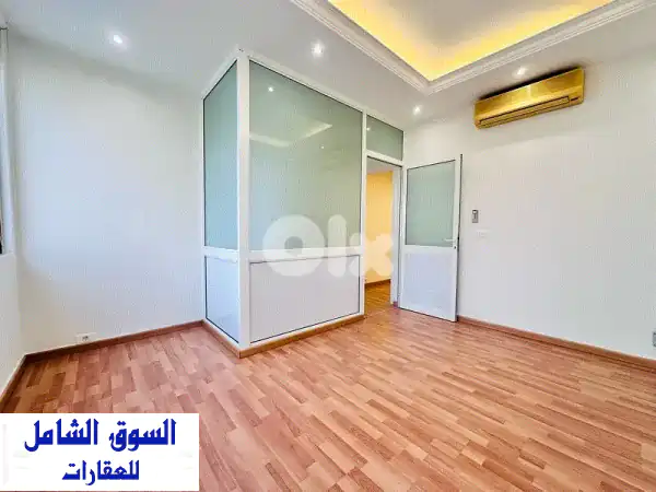 فرصة استثمارية! مكتب فاخر للإيجار في رملة البيضاء |...
