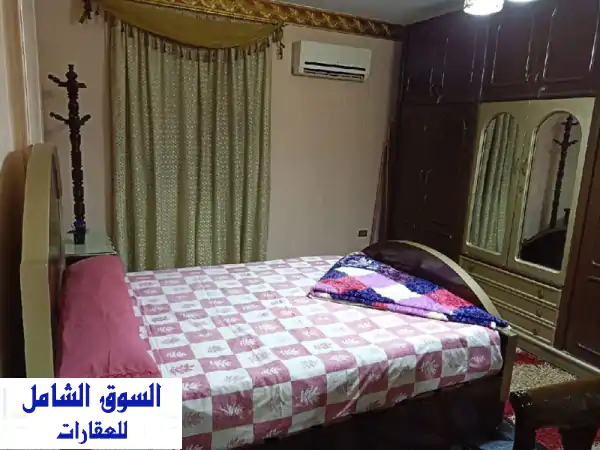 شقة مفروشة فاخرة للإيجار (يومي/شهري) بالشيراتون - عمارات صقر قريش - 2 نوم، مكيفة بالكامل وWiFi - خلف راديسون مباشرة