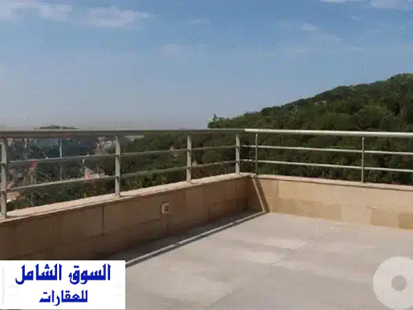 دوبلكس فاخر للإيجار في بعبدات: إطلالات جبلية...