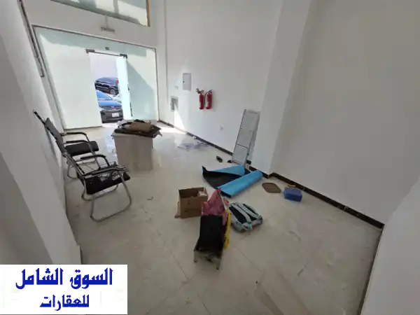 انطلق بمشروعك! 🚀 محل تجاري فسيح للإيجار السنوي...