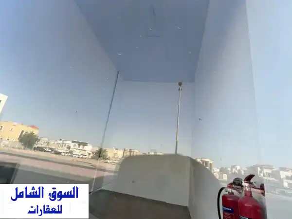 متاح رقم 5 موقع الروضة شارع حيوي ورئيسي + باركينج محل للإيجار ب 40 ألف. 3 دفعات كل دفعه كاش 10 ألاف ...