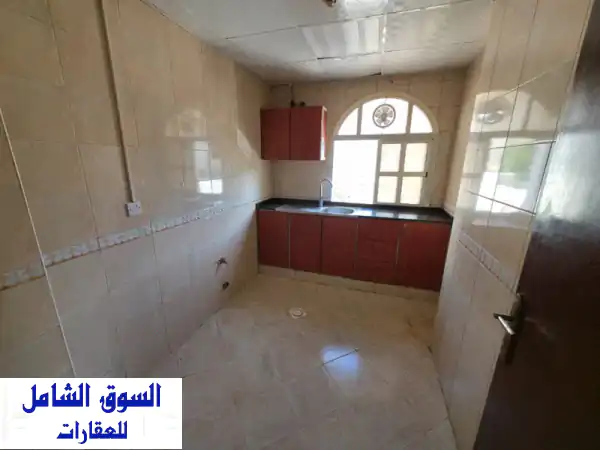 شقة فاخرة للإيجار السنوي بكورنيش عجمان | غرفتين وصالة | 32 ألف درهم على 6 دفعات | ثاني صف من البحر | موقع حيوي وصيانة مجانية