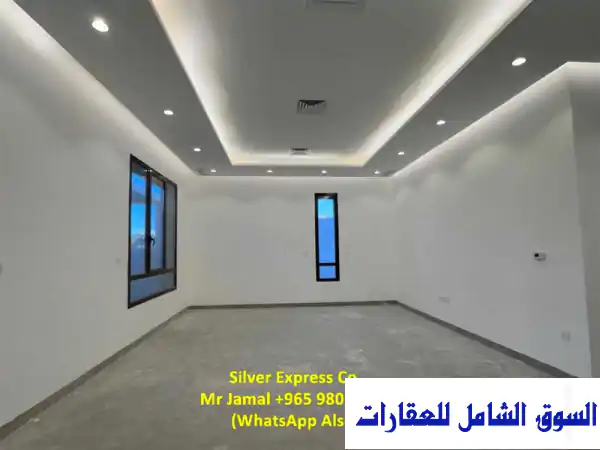 فيلا جديدة تمامًا في الطابق الأرضي تضم 4 غرف نوم رئيسية أبو فاطرة. للإيجار فطيرة مبارك الكبير