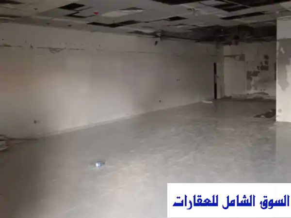 فرصة ذهبية: محل تجاري ضخم 2300 قدم للإيجار السنوي في...