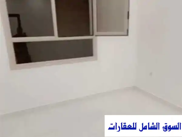 فرصة ذهبية: للإيجار شقة عائلية فاخرة في سلوى | دور أول، 3 غرف نوم، مصعد، تشطيب سوبر ديلوكس | شامل الخدمات 450 د.ك