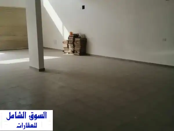 معرض تجاري للإيجار بموقع حيوي وتجاري بمنطقة...