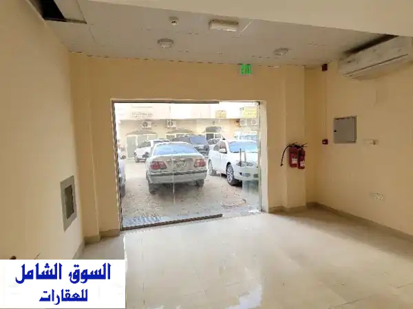فرصة ذهبية: 2 محل تجاري ضخم للإيجار بمويلح الشارقة - أول ساكن وتكييف جديد!