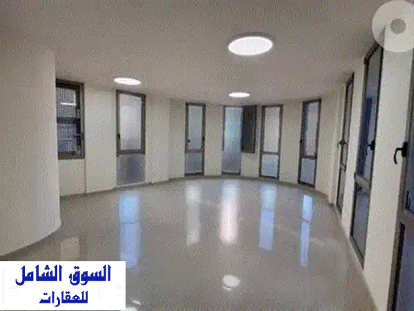 مكتب فاخر للإيجار بالضبية | 100م² واجهة بحرية | موقع استراتيجي لأعمالك الناجحة