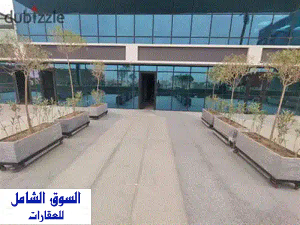 فرصة ذهبية: مقر إداري 500م للإيجار بأرقى مولات التجمع الخامس | واجهة التسعين الشمالي مباشرةً