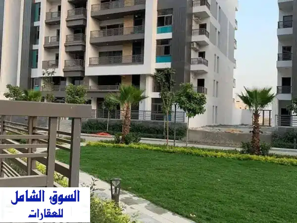 شقة أحلامك للبيع في التجمع الخامس! ذا أيكون جاردنز...