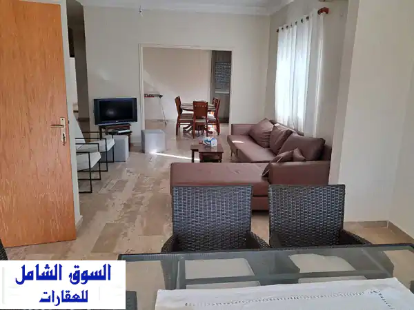 شقة فاخرة مفروشة بالكامل للإيجار في فدار (حلات) جبيل | 210 م²، طابق ثاني، مواقف خاصة، إطلالة غربية