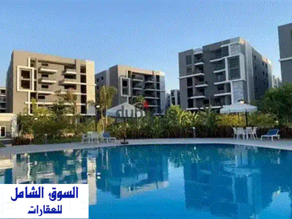 O West استلام فوري: دوبلكس فاخر بجاردن وإطلالة بحيرات | متشطب بالكامل بسعر لقطة!