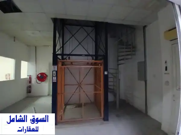 للإيجار: معرض صناعي وتجاري متكامل 7500 قدم² | 15 مكتب، شوروم، مخازن | موقع استراتيجي | ايجار فوري