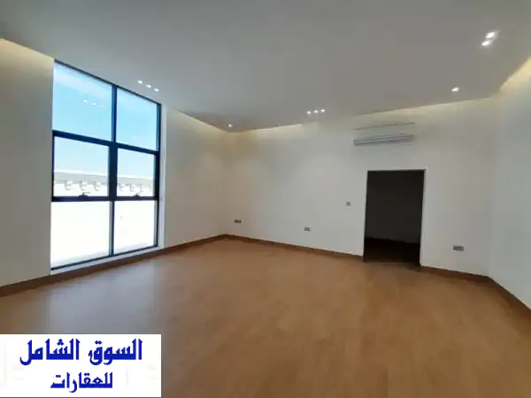 فيلا فاخرة للإيجار بمدينة الشوامخ، أبوظبي: 7 غرف ماستر، مصعد، تصميم مودرن، مثالية للعائلات الكبيرة