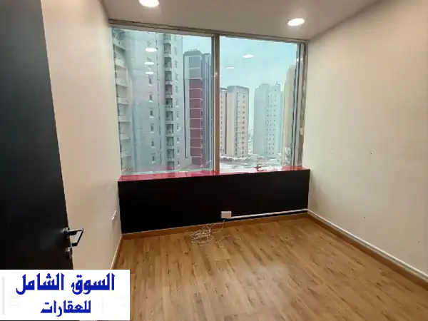 مكتب فاخر وجاهز للإيجار شرق | 90م² بالطابق الخامس | موقع استراتيجي وتشطيبات عصرية