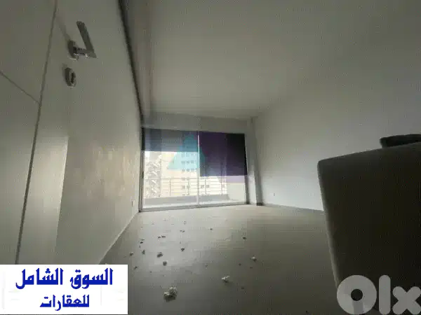 مكتب إداري فخم 120م2 للإيجار في ميناء الحصن، سوليدير...