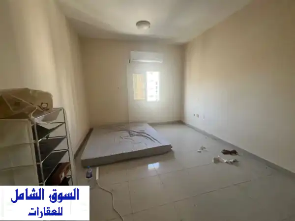 عش الرفاهية بالشارقة! استوديو فاخر للإيجار السنوي...