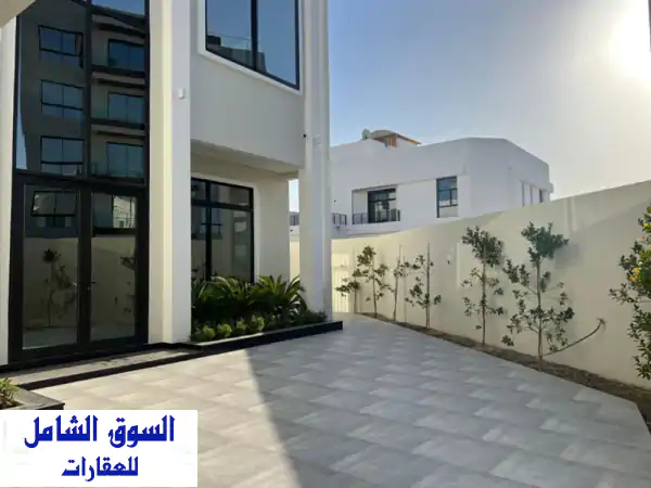 فيلا فاخرة للبيع في بو قوة (سرايا 2): موقع...