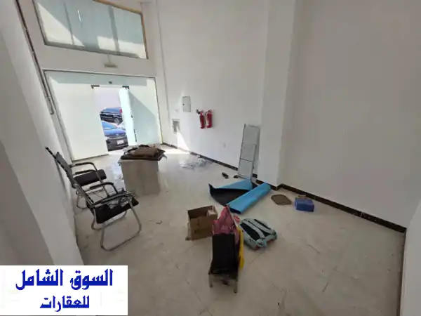 فرصة ذهبية: محل تجاري فسيح للإيجار السنوي بعجمان الروضة 3 - 19 ألف درهم على 6 دفعات! موقع الشيخ عمار الاستراتيجي