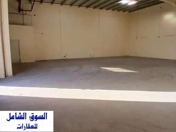 مستودع استراتيجي للإيجار في الجرف الصناعية 1 عجمان | 2700 قدم² | وصول لدبي والشارقة