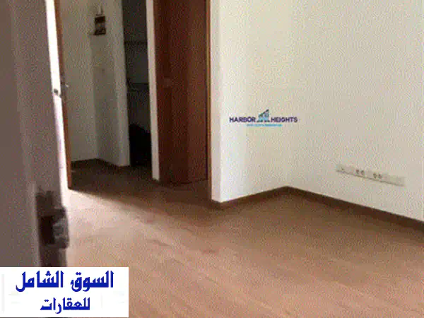 محل للإيجار في بادارو: فرصة تجارية مميزة 25م² + طابق علوي | موقع استراتيجي