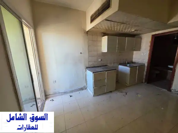 استوديو للإيجار السنوي بالروضة عجمان | بلكونة وإطلالة مفتوحة | موقع حيوي قرب شارع الشيخ عمار