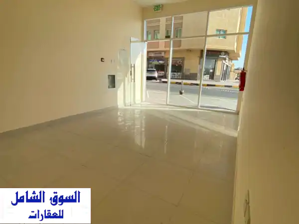 فرصة لا تعوض: محل تجاري بموقع استراتيجي للإيجار السنوي في الروضة 1 عجمان - 35,000 درهم