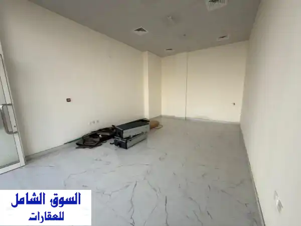 فرصة استثمارية مميزة! محل تجاري للإيجار السنوي بالجرف 3 عجمان | موقع حيوي على الطريق الرئيسي قرب السوق الصيني ومخارج دبي والشارقة