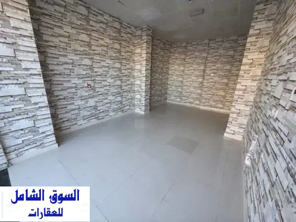 فرصة ذهبية! محل تجاري للإيجار السنوي بالروضة | 23 ألف على دفعات | موقع حيوي قرب شارع الشيخ عمار | الشارقة/عجمان