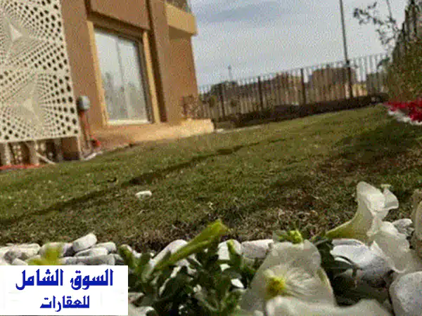 استلم فوراً: شقة 180م متشطبة بالكامل بأو ويست أمام مول مصر | 3 غرف - موقع استثنائي