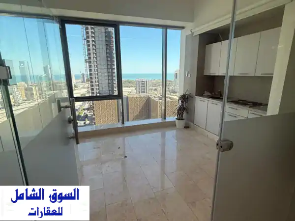 مكتب فخم للإيجار بالشرق، الكويت | 100م² بإطلالة بحرية خلابة | طابق كامل جاهز للعمل