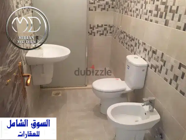 شقة أرضية سوبر ديلوكس للايجار بالرابية 125م² مع حديقة وتراس خاص | استمتع بالهدوء والفخامة