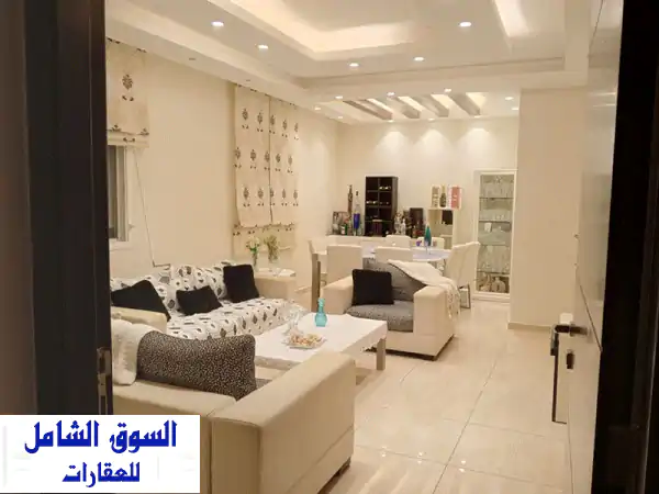 للبيع في حات جبيل: شقة مفروشة فاخرة (120م) مع تراس خاص (110م) وإطلالة ساحرة | قرب الأوتوستراد