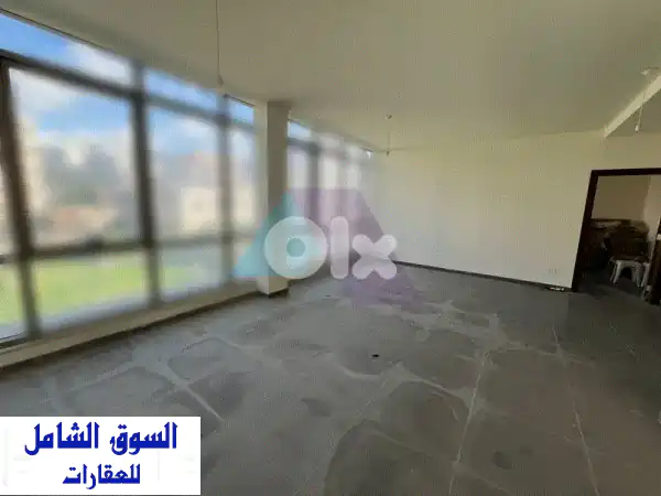 مكتب فاخر 70م² للإيجار في قلب جبيل | إطلالة جبلية...