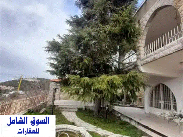 تريبلكس فاخر للبيع في مشمش: إطلالة بحرية خلابة، حديقة 1700م² | GMB186 SZ