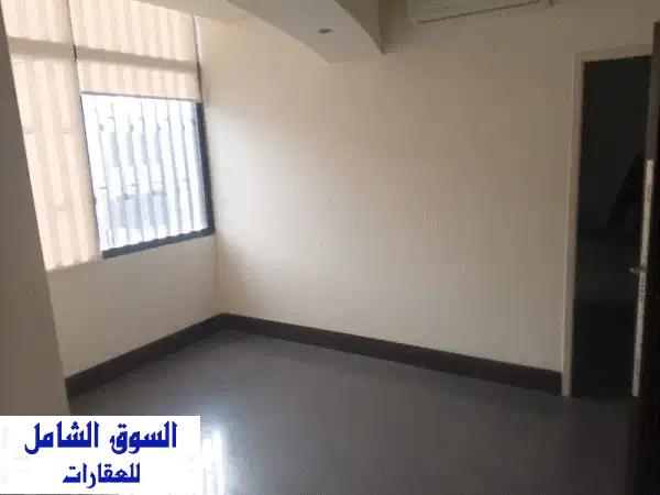 مكتب 67م² للإيجار بالدورة: موقع استراتيجي،...