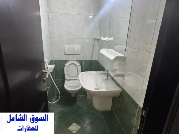 فرصة ذهبية للإيجار اليوم! شقة فاخرة مفروشة (غرفتين وصالة) بقلب الشارقة - إطلالة مباشرة على قناة القصباء من برج النور الراقي