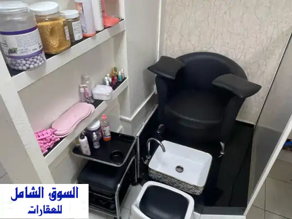فرصة ذهبية بعجمان: صالون نسائي فاخر ومرخص للبيع بالراشدية – جاهز للتشغيل بجوار جراند مول!