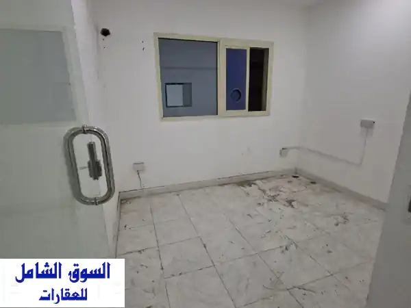 فرصة استثنائية بجرداب! محل تجاري للإيجار بميزانين، مخازن ومطبخ – فقط 130 د.ب!