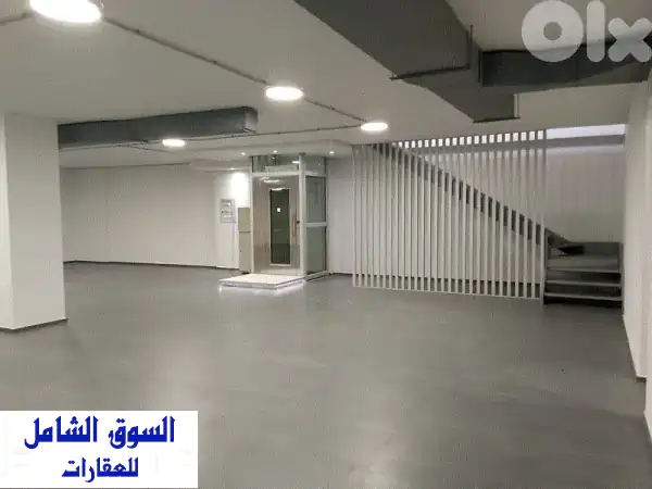 فرصة استثمارية ذهبية: معرض تشطيبات فاخرة للبيع 401م2...