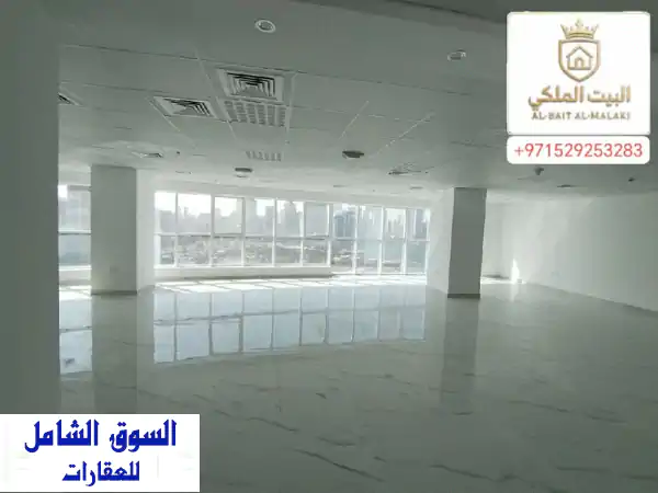 مكتب فاخر للإيجار في الشارقة المجاز 2: 1800 قدم |...
