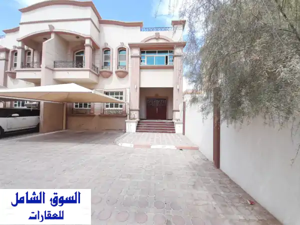 فيلا للإيجار مدينة خليفة داخل مجمع تشطيب ممتاز...