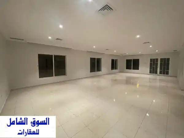 فيلا راقية للإيجار بالعقيلة قطعة 4 - زاوية سوبر...