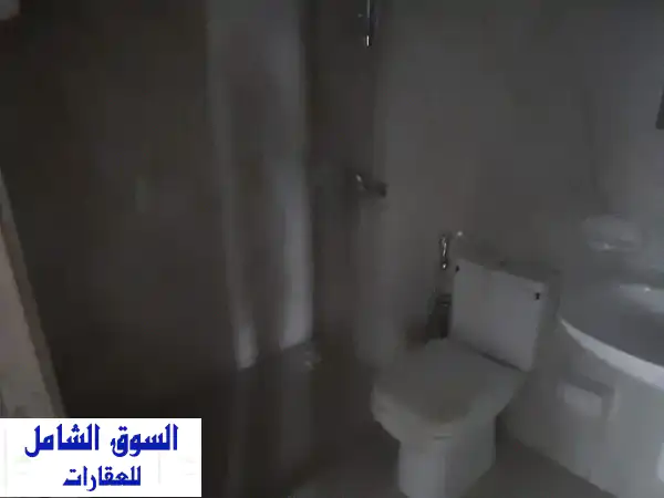 فرصة ذهبية: مكتب تجاري فاخر للإيجار بالجرف الصناعية 1010 قدم² - موقع استراتيجي لنجاح شركتك!