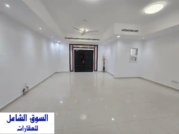 للايجار فيلا فاخرة ومستقلة: خصوصية تامة، 5 غرف ماستر، مسبح خاص للعوائل الراقية