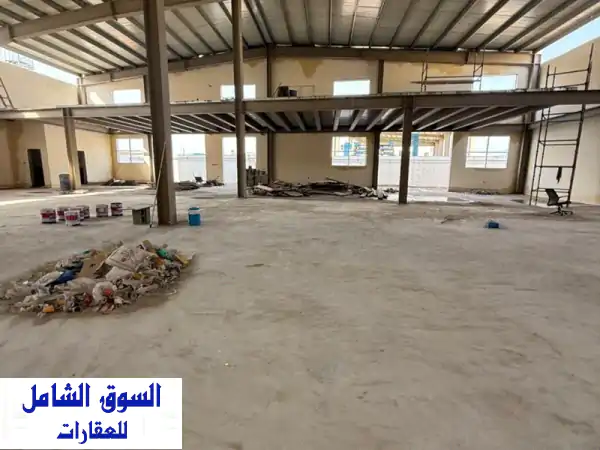 مستودع مميز للإيجار السنوي بأم القيوين | 5000 قدم² (أرضي وميزانين) | كهرباء 50KW