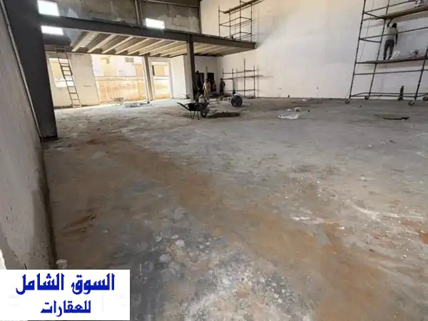 مستودع مميز للإيجار السنوي بأم القيوين | 5000 قدم²...